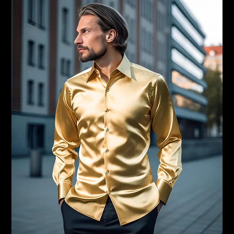 Herrskjorta i glansig business-stil