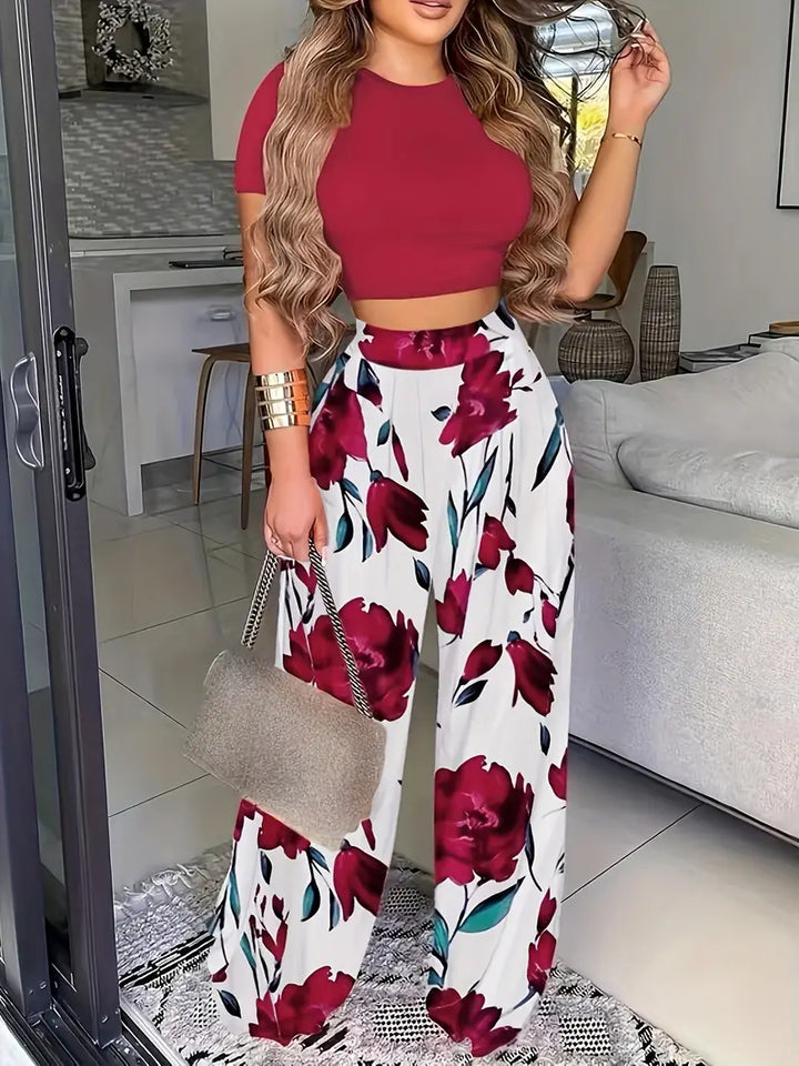 Chara -Boho bliss Cropped T-shirt med blommigt tryck och byxor med vida ben