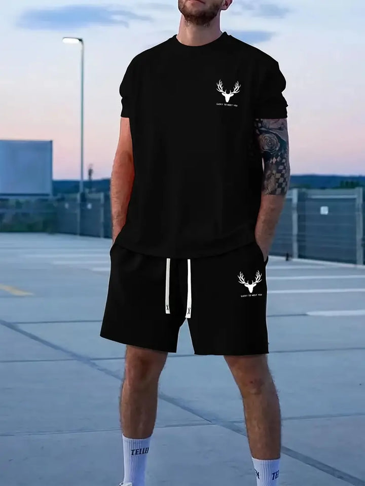 T-shirt och joggingbyxor med hjortmönster