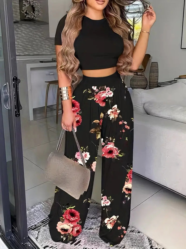 Chara -Boho bliss Cropped T-shirt med blommigt tryck och byxor med vida ben