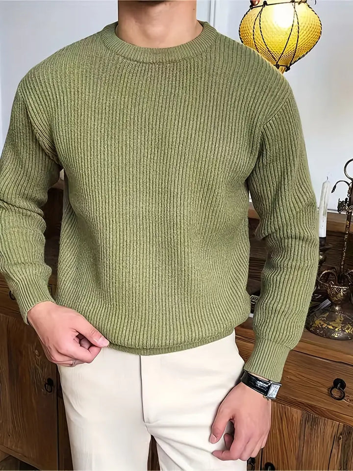 Varm stickad tröja med textur