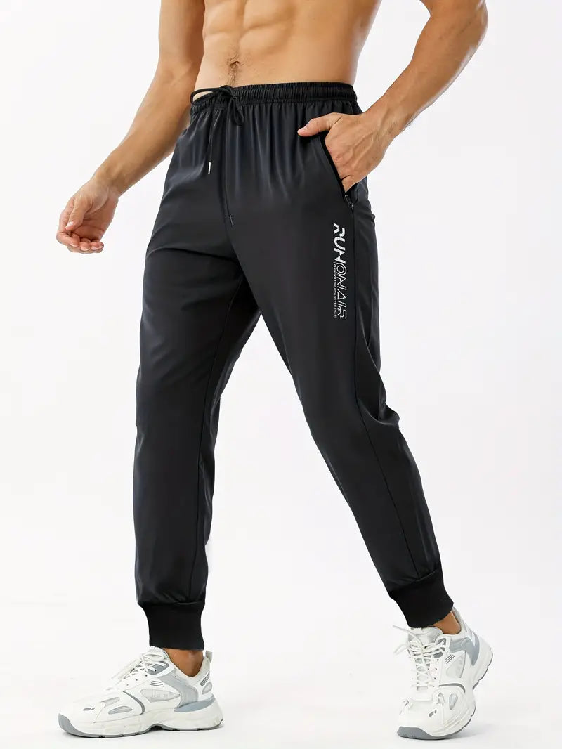 Joggers med bokstavstryck och fickor med dragkedja