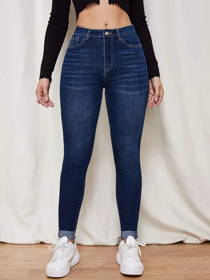 Smala jeans med hög midja och en knapp