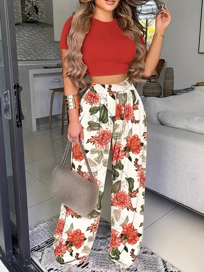 Chara -Boho bliss Cropped T-shirt med blommigt tryck och byxor med vida ben