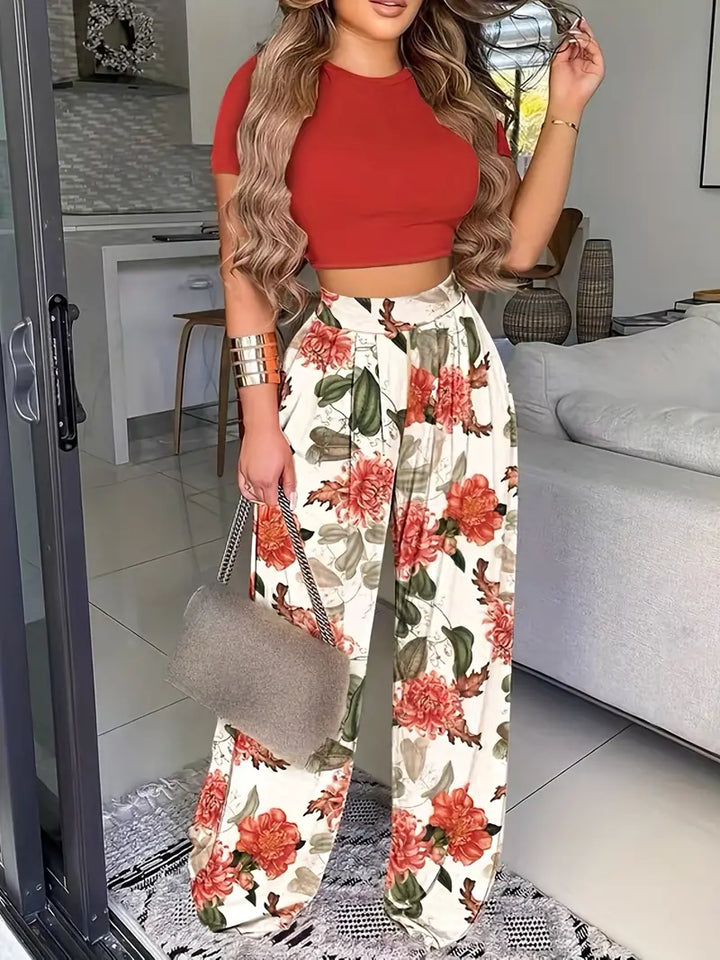 Chara -Boho bliss Cropped T-shirt med blommigt tryck och byxor med vida ben