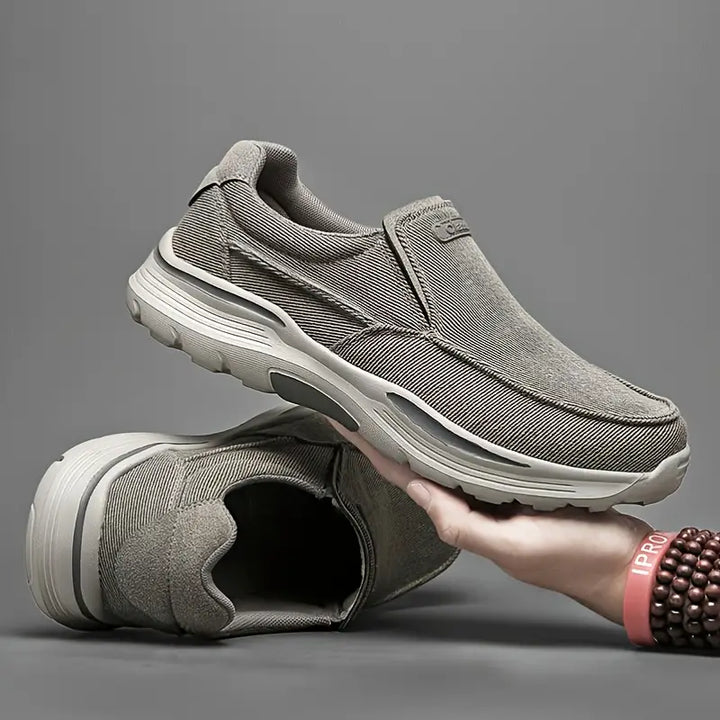 Andningsaktiva, bekväma vandringssneakers i canvas