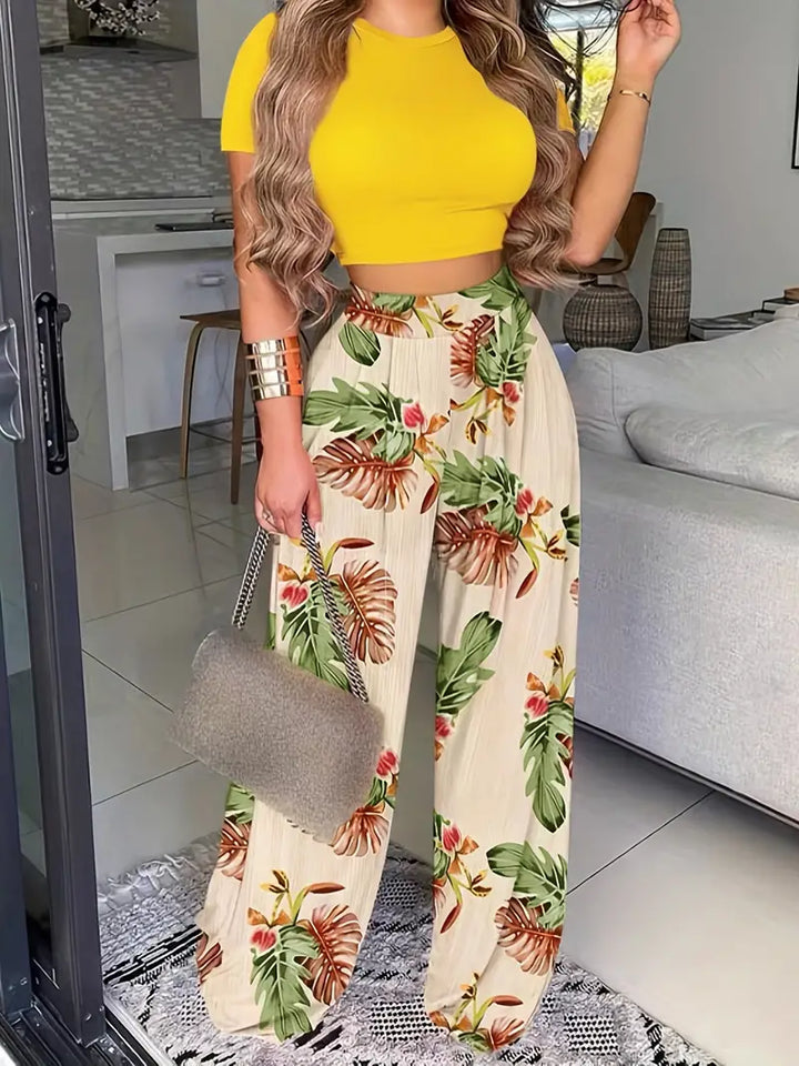 Chara -Boho bliss Cropped T-shirt med blommigt tryck och byxor med vida ben